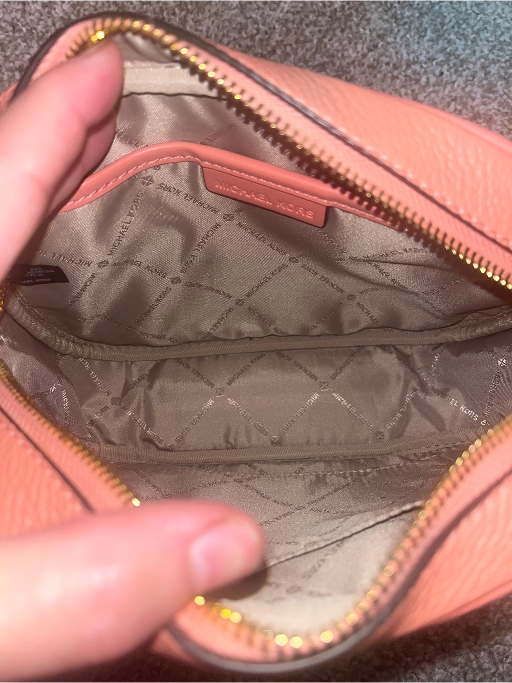 Michael Kors Embossed Jet Set Crossbody - Picture 4 of 8